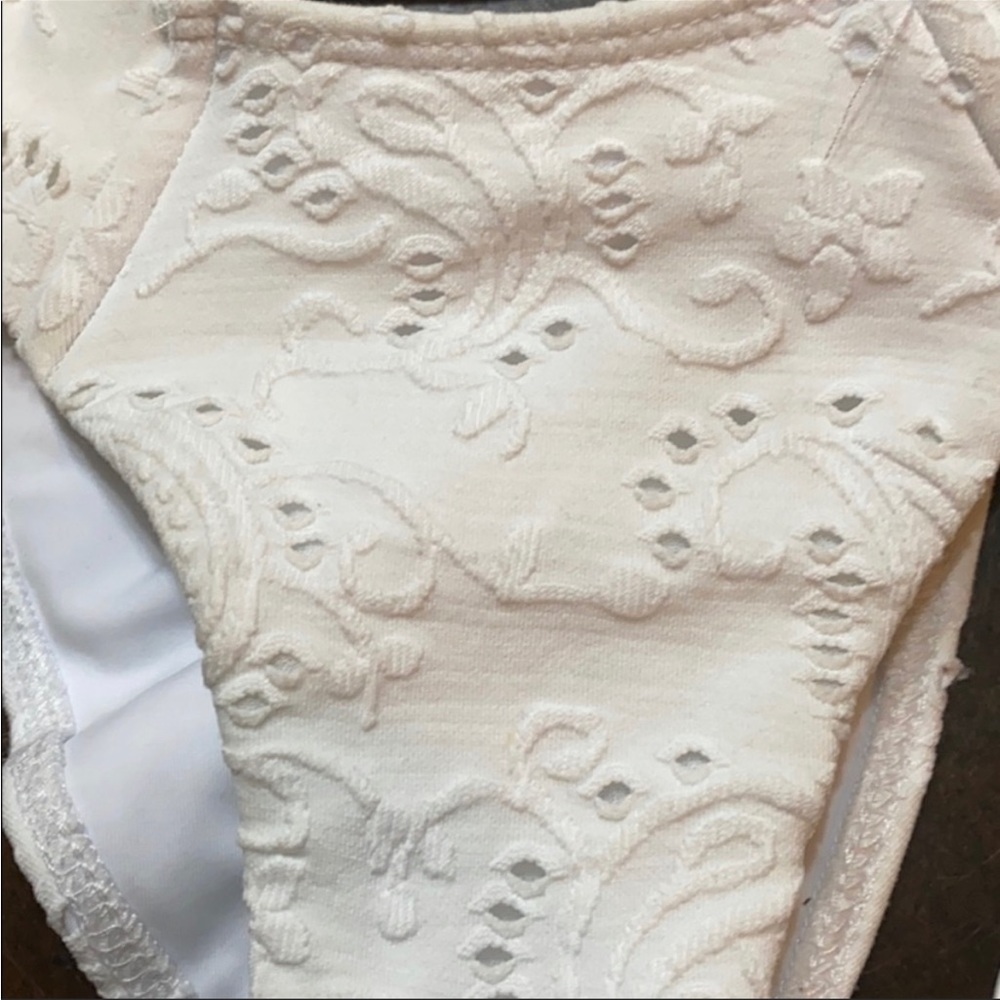 Eyelet Prima Ruffle Bikini XS Top & Bottom Size Small - Picture 5 of 5